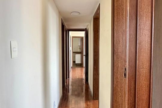 Corredor de apartamento à venda com 4 quartos, 145m² em Alto Barroca, Belo Horizonte