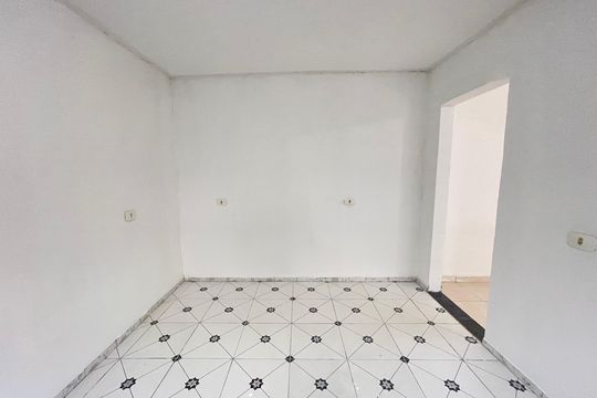 Cozinha de casa para alugar com 2 quartos, 80m² em Vila Dalva, São Paulo