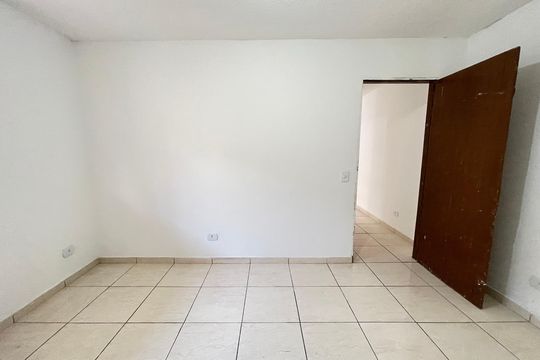 Quarto 1 de casa para alugar com 2 quartos, 80m² em Vila Dalva, São Paulo