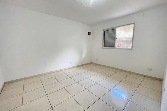 Quarto 1 de casa para alugar com 2 quartos, 80m² em Vila Dalva, São Paulo