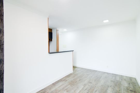 Sala  de apartamento para alugar com 2 quartos, 49m² em Vila Endres, Guarulhos