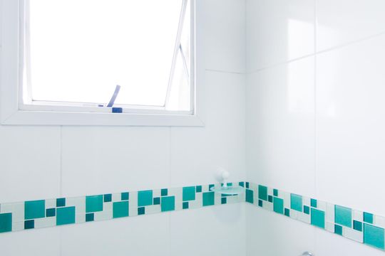 Banheiro  de apartamento para alugar com 2 quartos, 49m² em Vila Endres, Guarulhos