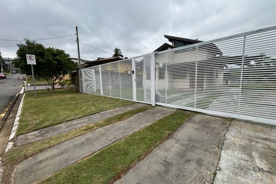 Fachada de casa de condomínio para alugar com 3 quartos, 120m² em Bairro do Maranhao, Cotia