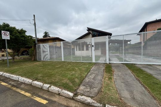 Fachada de casa de condomínio para alugar com 3 quartos, 120m² em Bairro do Maranhao, Cotia