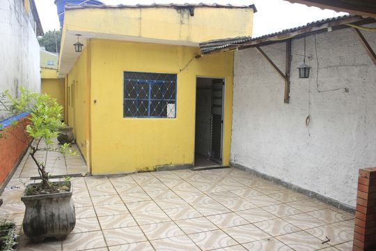 Quintal e lavanderia de casa para alugar com 2 quartos, 125m² em Jardim Angélica , Guarulhos