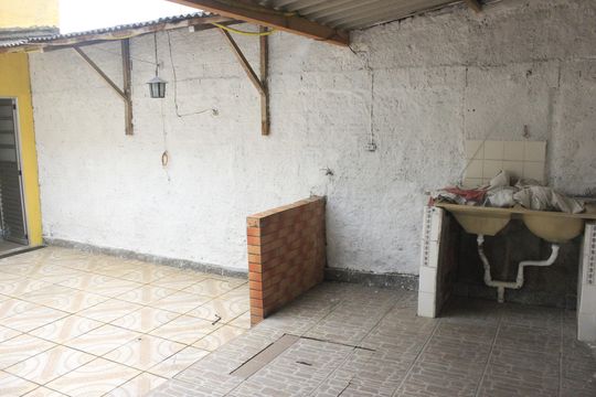 Quintal e lavanderia de casa para alugar com 2 quartos, 125m² em Jardim Angélica , Guarulhos