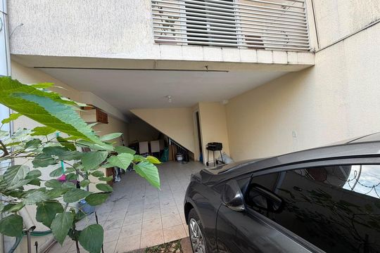 Garagem de casa à venda com 2 quartos, 103m² em Jardim Ester Yolanda, São Paulo
