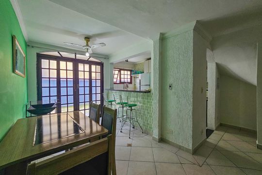 Casa de Condomínio para alugar com 2 quartos, 60m² em Jardim Tres Marias, Guarujá