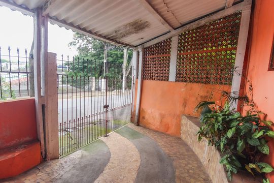 Garagem de casa à venda com 3 quartos, 700m² em Guaianases, São Paulo