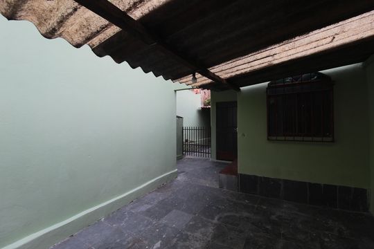 Garagem de casa para alugar com 3 quartos, 70m² em Copacabana, Belo Horizonte