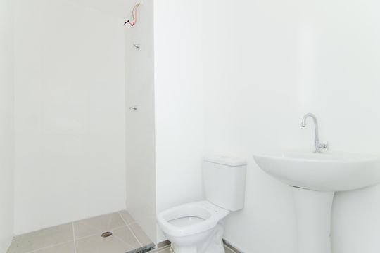 Banheiro de apartamento para alugar com 2 quartos, 39m² em Picanço, Guarulhos