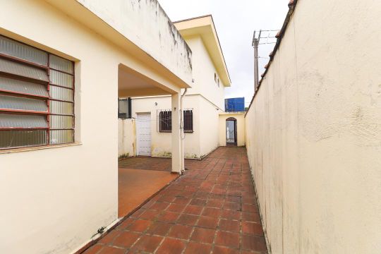 Área externa de casa à venda com 2 quartos, 125m² em Vila Nivi, São Paulo