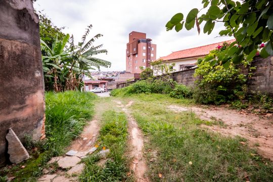 Casa à venda com 2 quartos, 720m² em Glória, Belo Horizonte