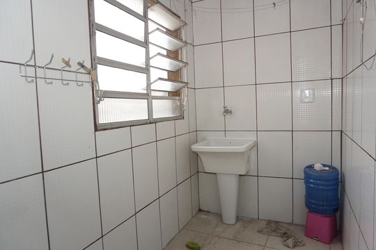 Lavanderia de casa para alugar com 4 quartos, 200m² em Jardim Valo Verde, Embu das Artes
