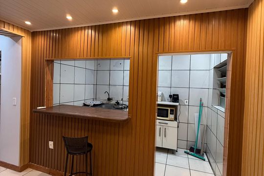 Sala/cozinha de kitnet/studio para alugar com 1 quarto, 45m² em Centro Histórico, Porto Alegre