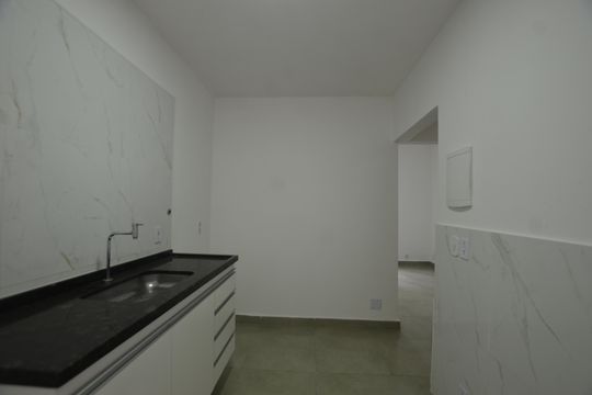 Cozinha de apartamento para alugar com 2 quartos, 53m² em Cascadura, Rio de Janeiro