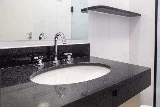 Banheiro social de apartamento para alugar com 2 quartos, 70m² em Vila Endres, Guarulhos
