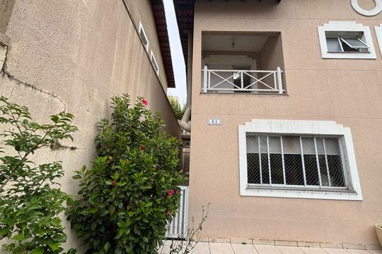 Fachada de casa de condomínio para alugar com 4 quartos, 150m² em Granja Viana, Cotia