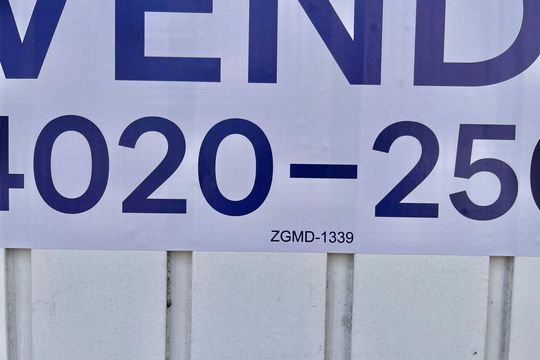 Plaquinha instalada de casa à venda com 2 quartos, 100m² em Cidade Domitila, São Paulo