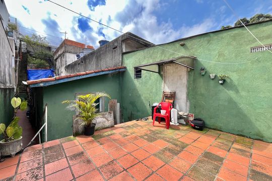 Área externa de casa à venda com 2 quartos, 100m² em Cidade Domitila, São Paulo