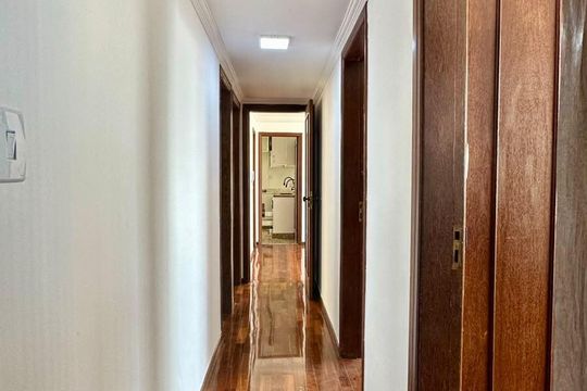 Corredor de apartamento à venda com 4 quartos, 145m² em Alto Barroca, Belo Horizonte
