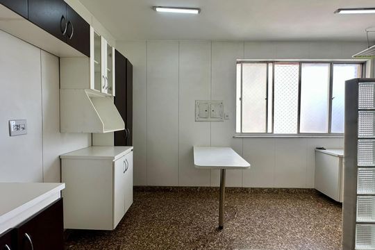 Cozinha de apartamento à venda com 4 quartos, 145m² em Alto Barroca, Belo Horizonte