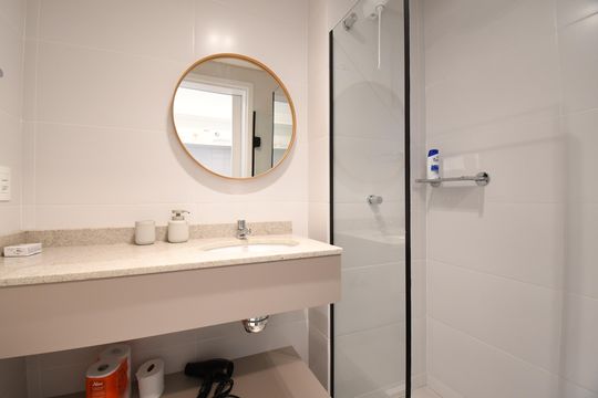 Banheiro do Studio de kitnet/studio para alugar com 1 quarto, 19m² em Centro, Curitiba