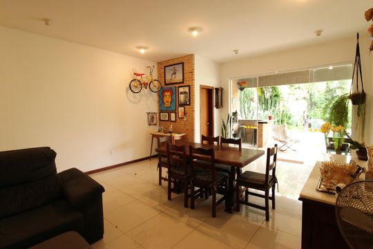 Sala de casa de condomínio para alugar com 3 quartos, 220m² em Jardim Clarice I, Votorantim