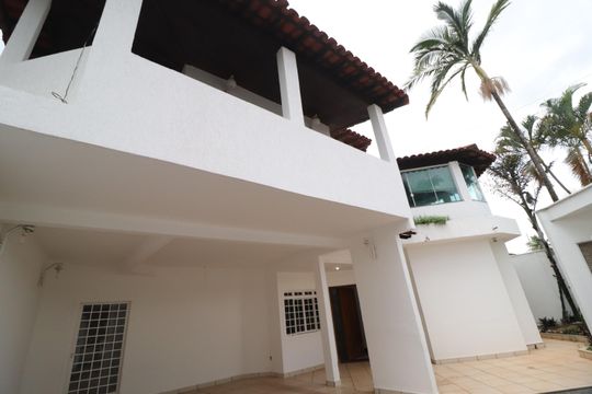 Fachada de casa para alugar com 3 quartos, 500m² em Jardim Karaíba, Uberlândia