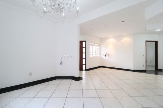 Sala de casa para alugar com 3 quartos, 500m² em Jardim Karaíba, Uberlândia