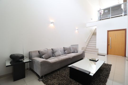 Sala de casa para alugar com 4 quartos, 389m² em Presidente Roosevelt, Uberlândia