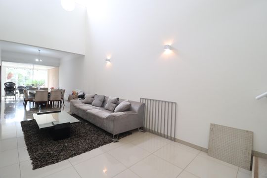 Casa para alugar com 4 quartos, 389m² em Presidente Roosevelt, Uberlândia