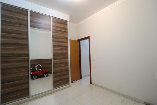 Quarto 1 - Suíte de casa para alugar com 4 quartos, 389m² em Presidente Roosevelt, Uberlândia
