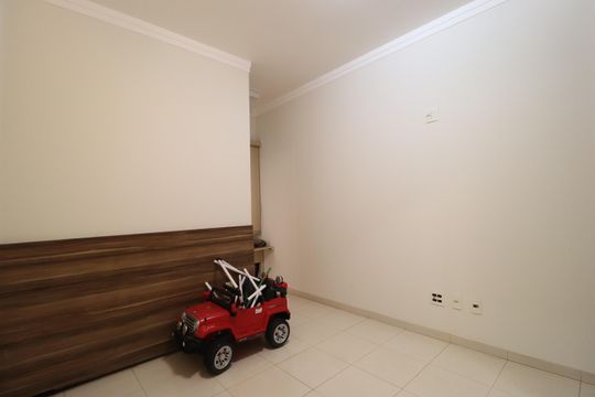 Quarto 1 - Suíte de casa para alugar com 4 quartos, 389m² em Presidente Roosevelt, Uberlândia