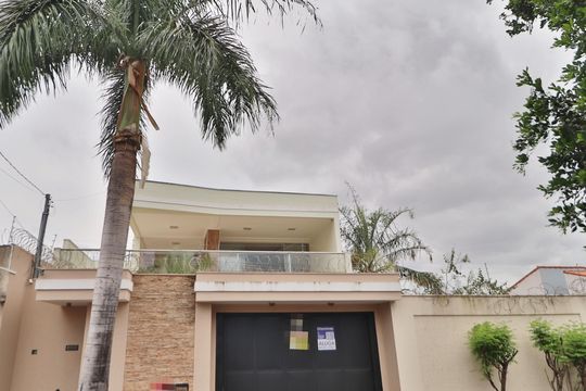 Casa para alugar com 4 quartos, 389m² em Presidente Roosevelt, Uberlândia