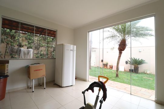 Casa para alugar com 4 quartos, 389m² em Presidente Roosevelt, Uberlândia
