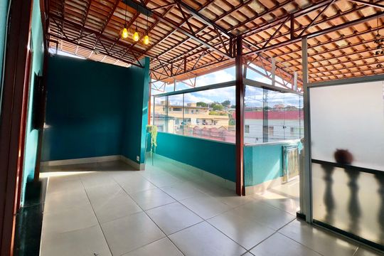 Área da cobertura  de casa para alugar com 3 quartos, 140m² em Cachoeirinha, Belo Horizonte