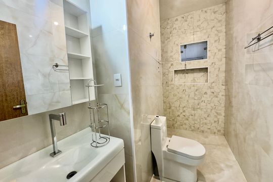 Banheiro Social de casa para alugar com 3 quartos, 140m² em Cachoeirinha, Belo Horizonte