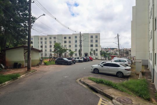 Garagem  de apartamento à venda com 2 quartos, 50m² em Jardim Mirna, Taboão da Serra