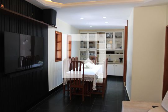 Casa à venda com 3 quartos, 190m² em Feliz, Goiânia