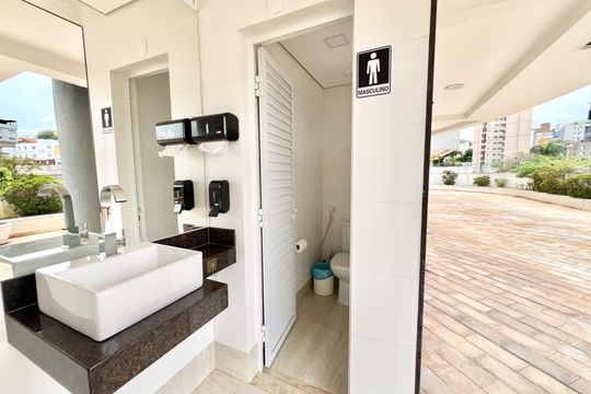 Área comum - Banheiros de apartamento para alugar com 3 quartos, 170m² em Grajaú, Belo Horizonte