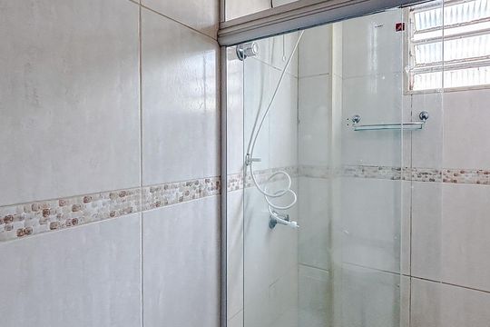 Banheiro de apartamento à venda com 2 quartos, 60m² em Vila Carrão, São Paulo