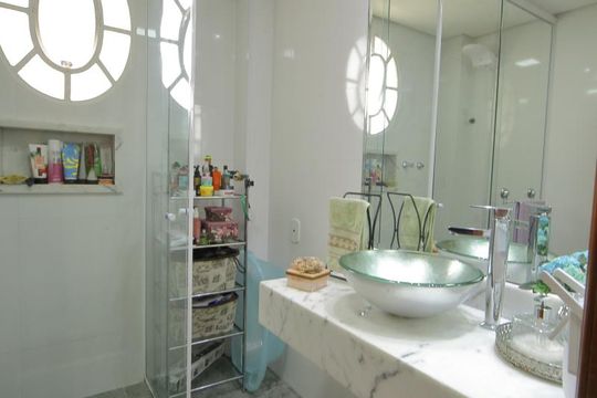 Banheiro  de apartamento à venda com 3 quartos, 110m² em Jardim Chácara Inglesa, São Bernardo do Campo