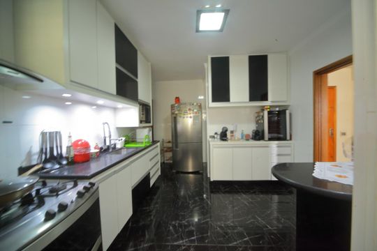 Cozinha  de apartamento à venda com 3 quartos, 110m² em Jardim Chácara Inglesa, São Bernardo do Campo