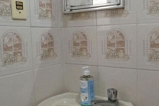Banheiro de Serviço de apartamento para alugar com 3 quartos, 146m² em Aparecida, Santos
