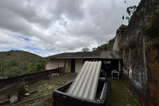Garagem de casa à venda com 3 quartos, 300m² em Pilar Velho, Ribeirão Pires