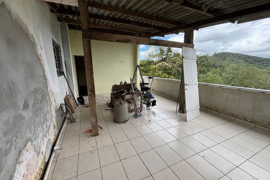 Quintal de trás de casa à venda com 3 quartos, 300m² em Pilar Velho, Ribeirão Pires