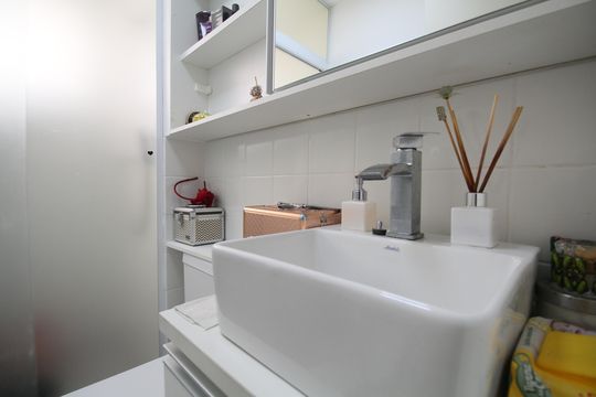 Banheiro de apartamento à venda com 2 quartos, 49m² em Vila Andrade, São Paulo