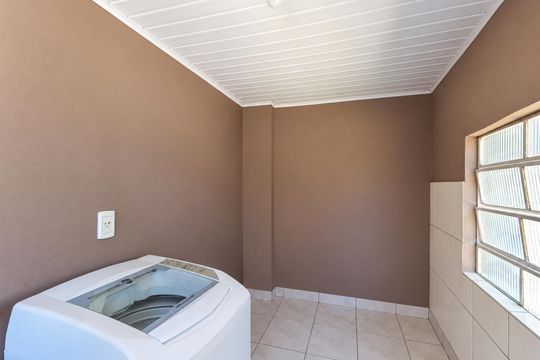 Área de serviço de casa à venda com 2 quartos, 170m² em Niterói, Canoas
