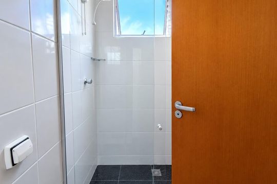 Banheiro Social de apartamento para alugar com 3 quartos, 74m² em Santo Antônio, Belo Horizonte